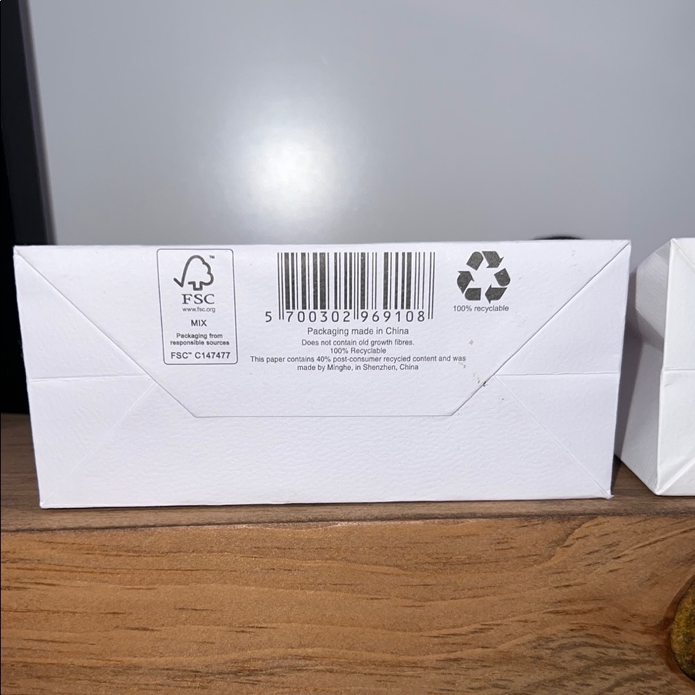 Pandora Elegant White Gift Bags With Pink Interior and Pandora Tissue Paper. - Picture 13 of 16